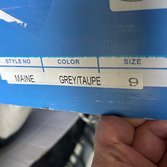 NWT Dream Pairs Maine Winter boots grey / taupe excellent Size 9 - Picture 10 of 12